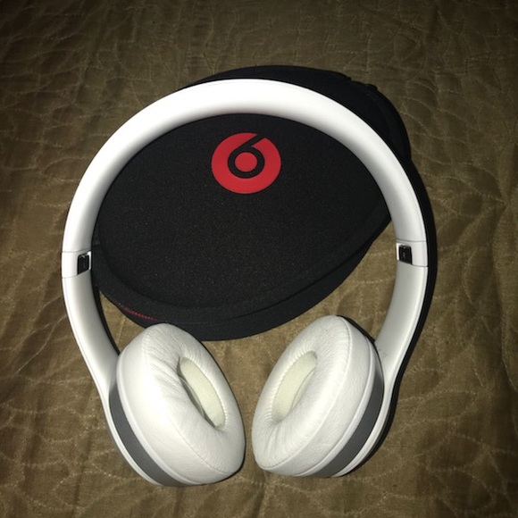 Beats Solo2 Wired White Headphones - Picture 1 of 6